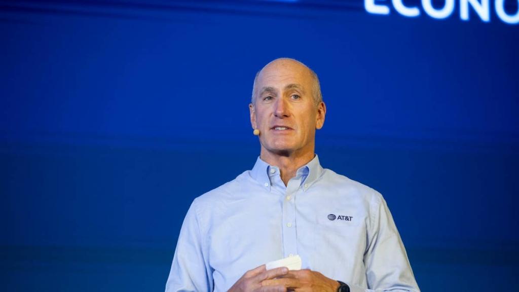 AT&T leaves rivals flat-footed as bankrupt carrier folds